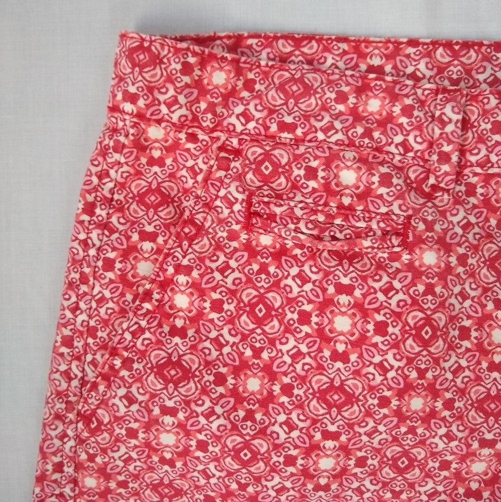 GAP▪️Patterned Red & White Shorts - Picture 2 of 5